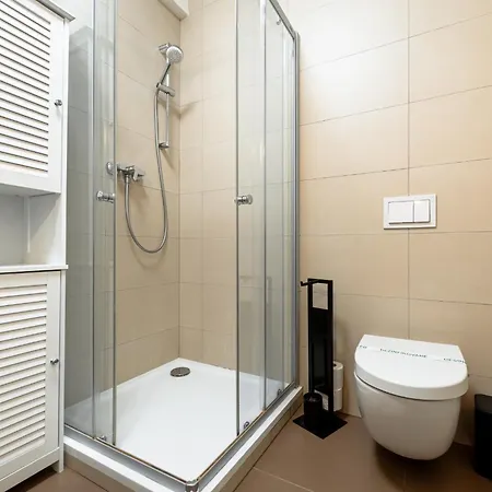 Ah Radnica Jacuzzi , Theatre