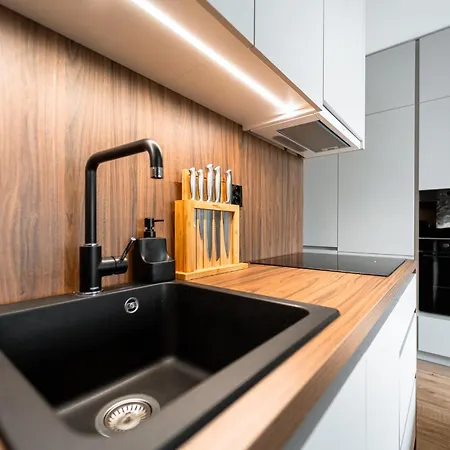 Apartman Ah Radnica Jacuzzi , Theatre